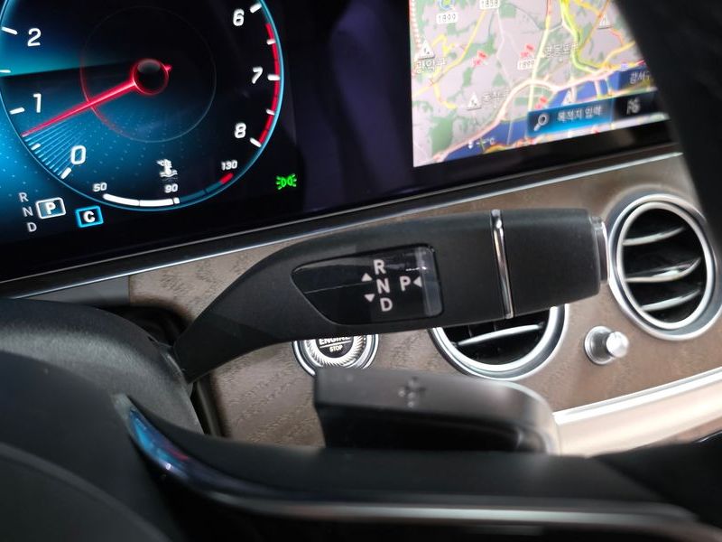 2022 Mercedes-Benz E-Class E250 Exclusive photo 9