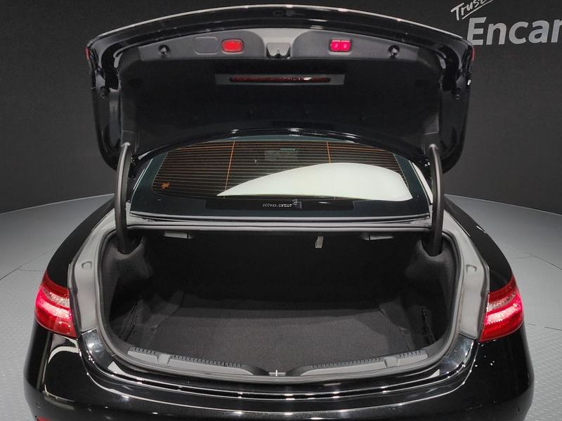 2020 Mercedes-Benz E-Class E220d Coupe photo 20