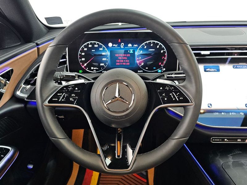2026 Mercedes-Benz E-Class E200 Avantgarde photo 13