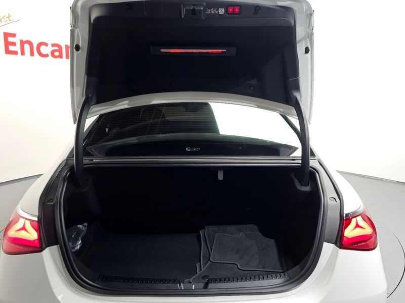 2026 Mercedes-Benz E-Class E200 Avantgarde photo 17