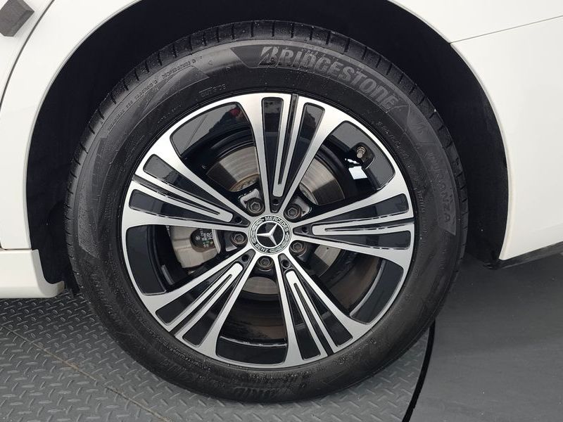 2026 Mercedes-Benz E-Class E200 Avantgarde photo 21