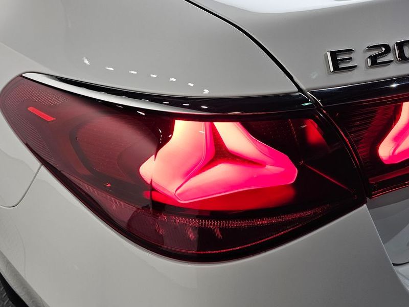 2026 Mercedes-Benz E-Class E200 Avantgarde photo 23