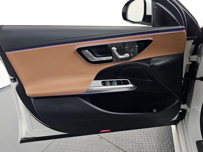 2026 Mercedes-Benz E-Class E200 Avantgarde photo 24