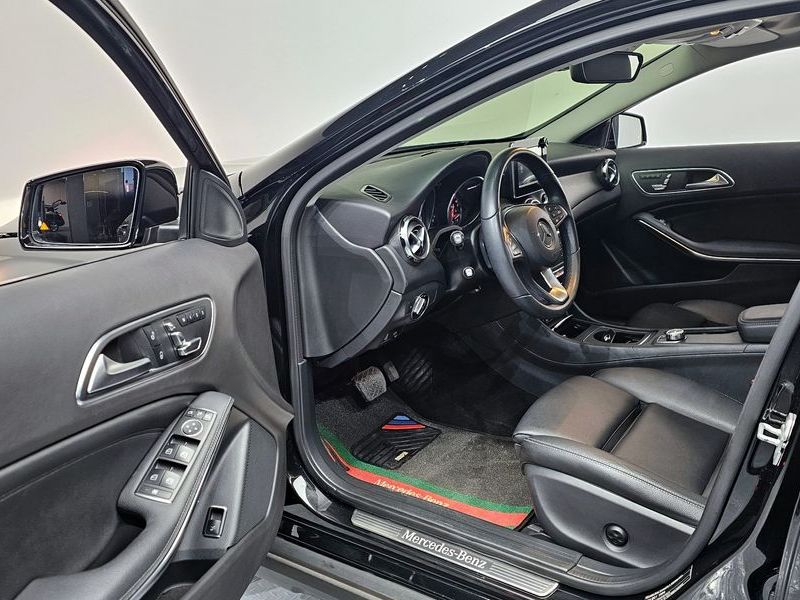 2018 Mercedes-Benz A-Class GLA220 photo 11