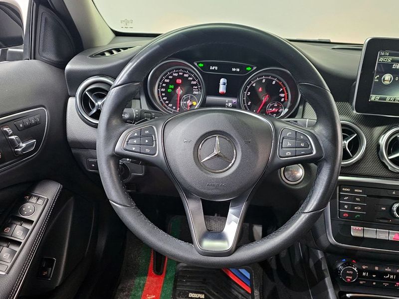 2018 Mercedes-Benz A-Class GLA220 photo 13