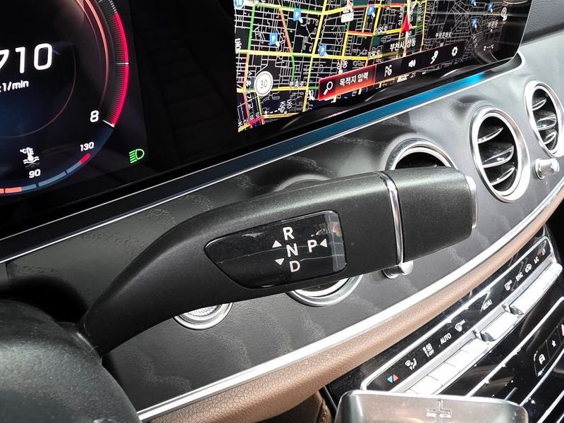 2022 Mercedes-Benz E-Class E250 Avantgarde photo 9