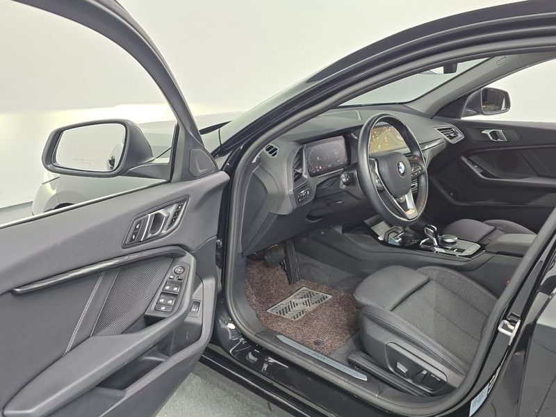 2024 BMW 1 Series 120i Sports photo 10
