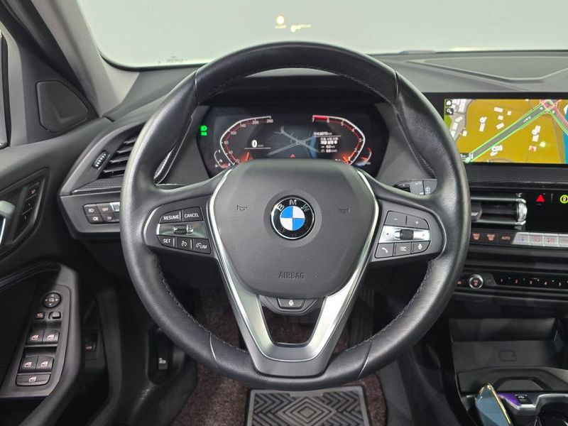 2024 BMW 1 Series 120i Sports photo 13
