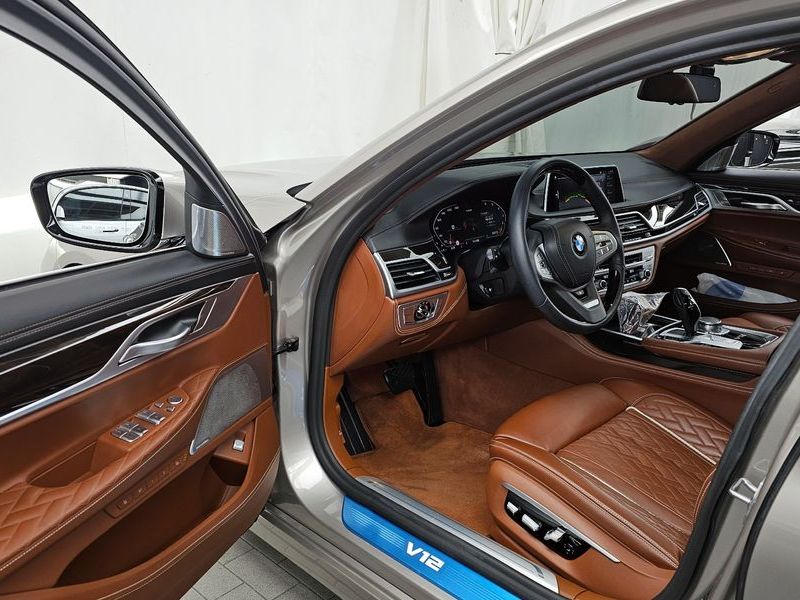 2021 BMW 7 Series M760Li xDrive V12 Excellence photo 10