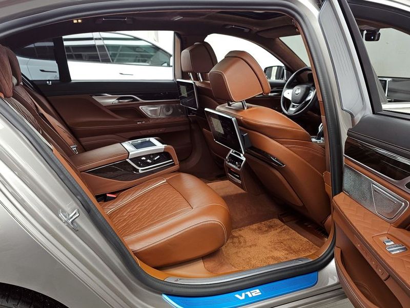 2021 BMW 7 Series M760Li xDrive V12 Excellence photo 12