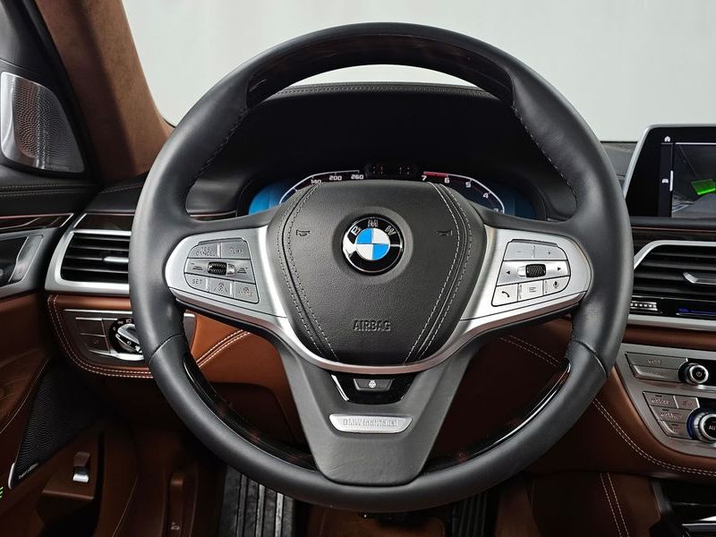 2021 BMW 7 Series M760Li xDrive V12 Excellence photo 13