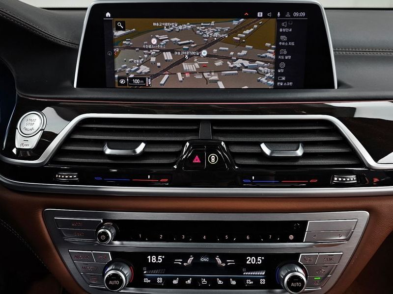 2021 BMW 7 Series M760Li xDrive V12 Excellence photo 14