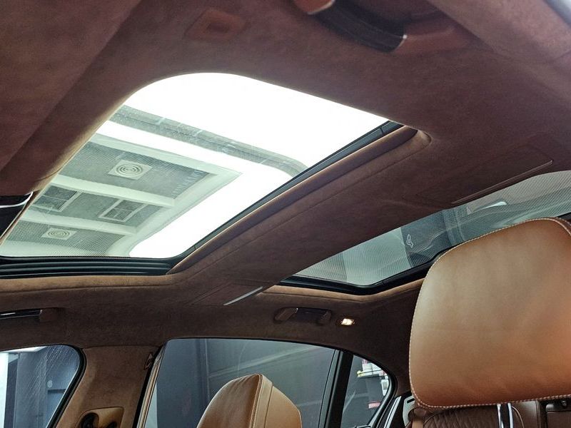 2021 BMW 7 Series M760Li xDrive V12 Excellence photo 18