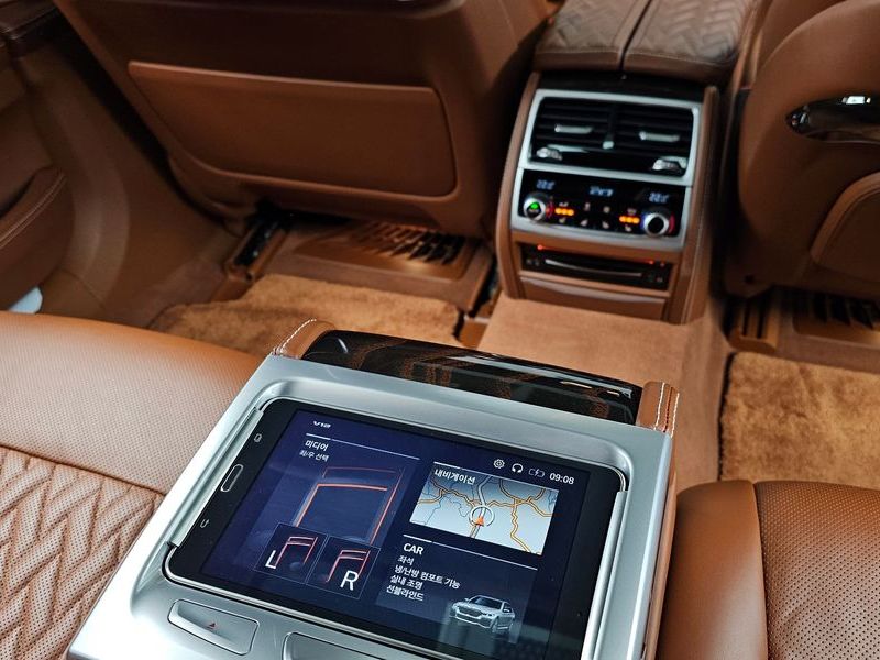 2021 BMW 7 Series M760Li xDrive V12 Excellence photo 19