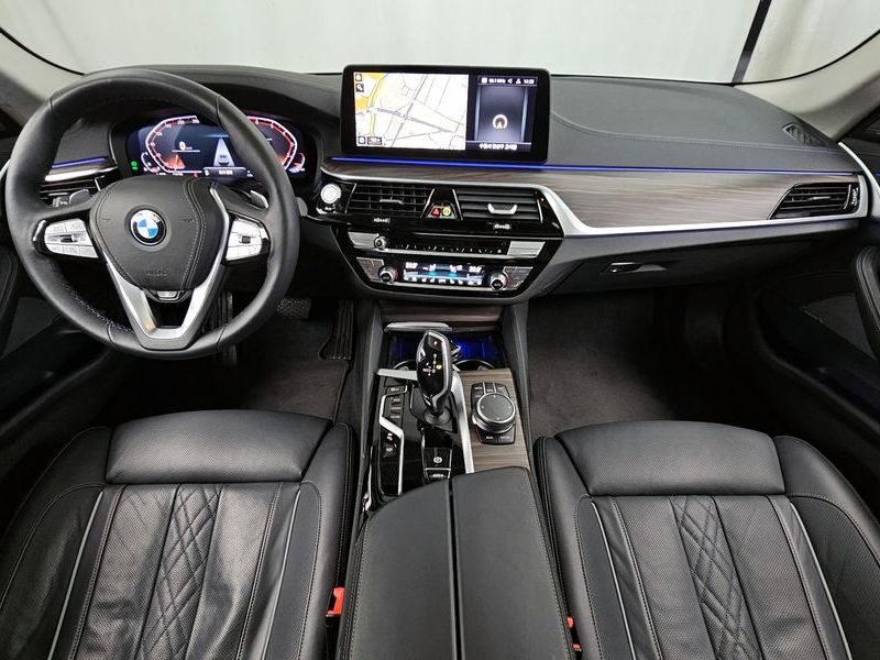 2023 BMW 5 Series 530i Luxury photo 7