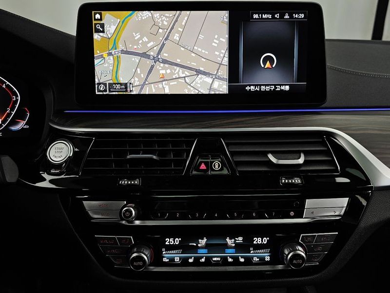 2023 BMW 5 Series 530i Luxury photo 14