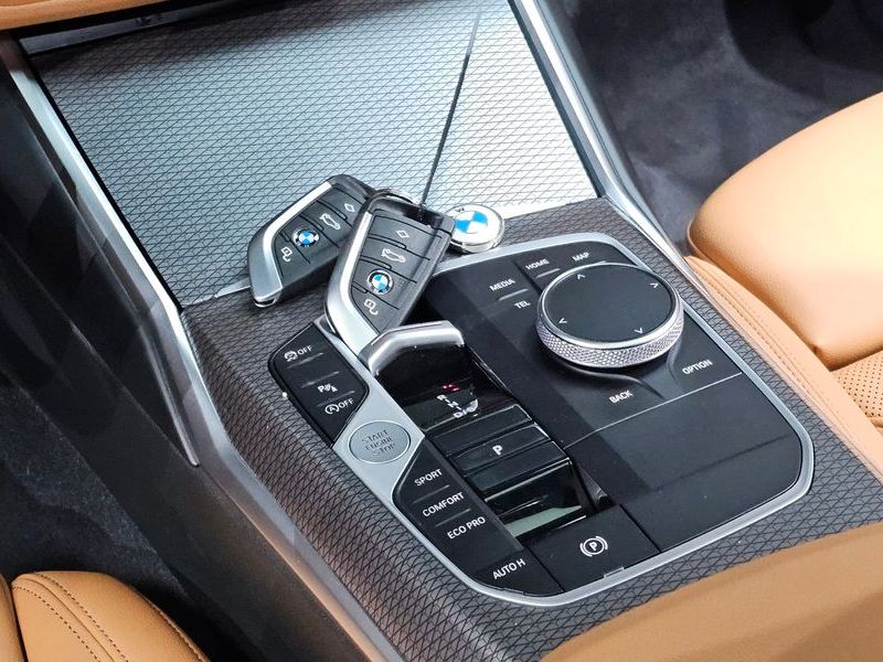2024 BMW 3 Series 320i M Sport photo 9