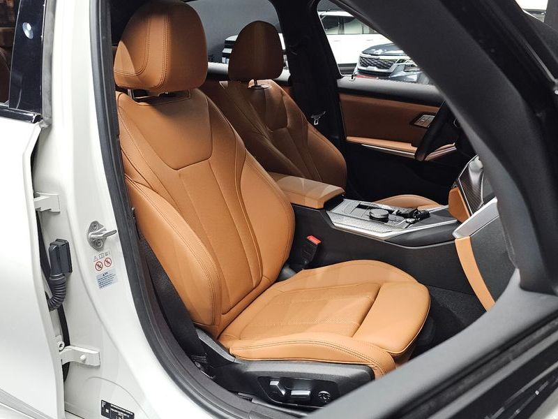 2024 BMW 3 Series 320i M Sport photo 10