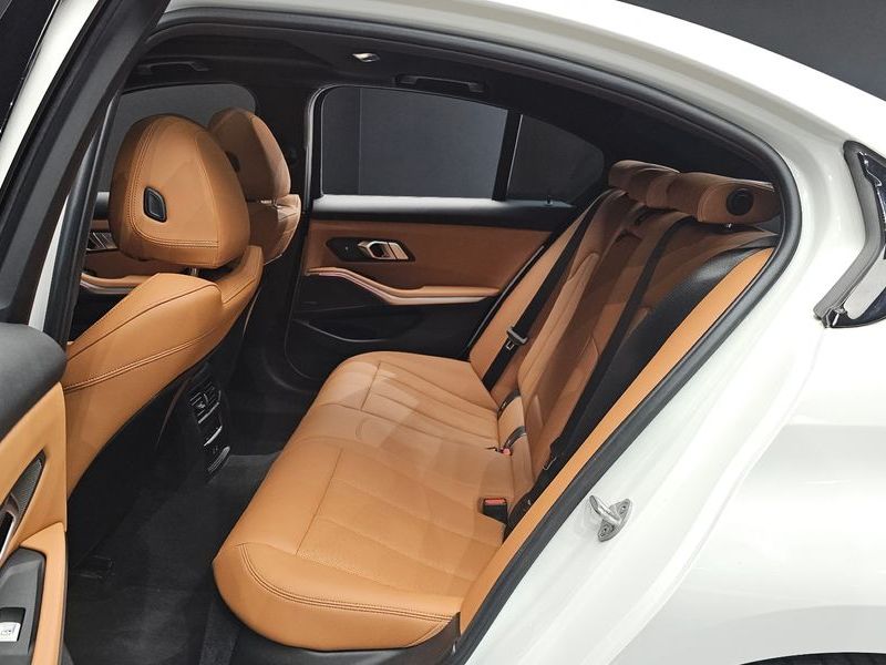 2024 BMW 3 Series 320i M Sport photo 12