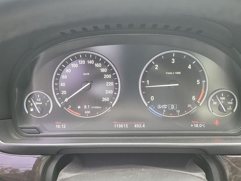2013 BMW 5 Series 525d photo 8