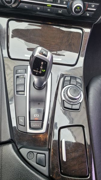 2013 BMW 5 Series 525d photo 9