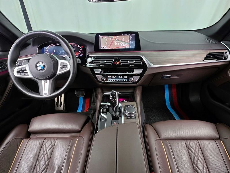 2020 BMW 5 Series 530i M Sport Package Plus photo 7