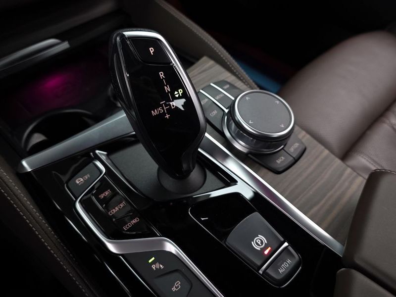 2020 BMW 5 Series 530i M Sport Package Plus photo 9