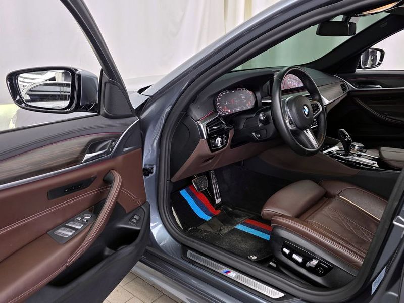 2020 BMW 5 Series 530i M Sport Package Plus photo 10