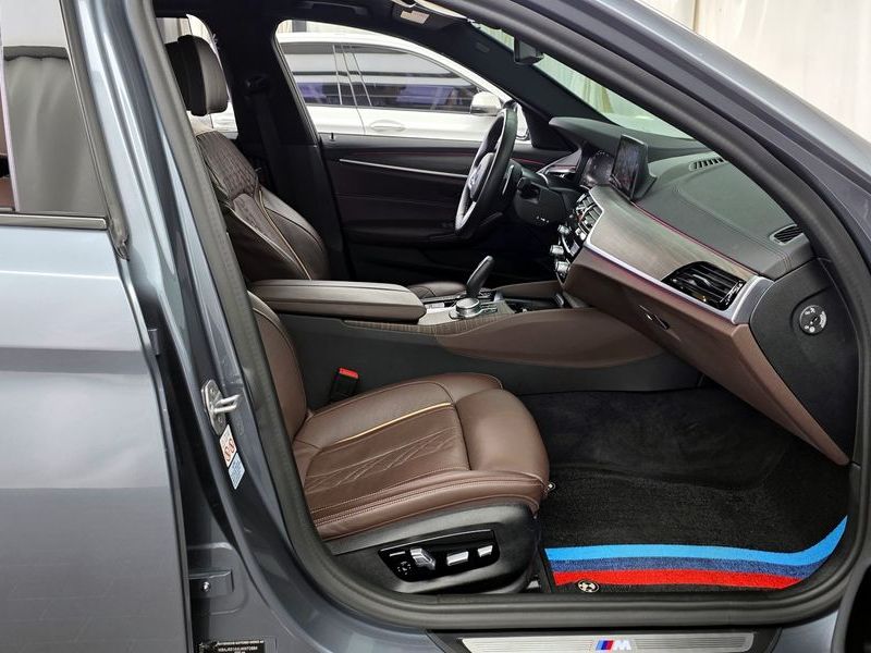 2020 BMW 5 Series 530i M Sport Package Plus photo 11