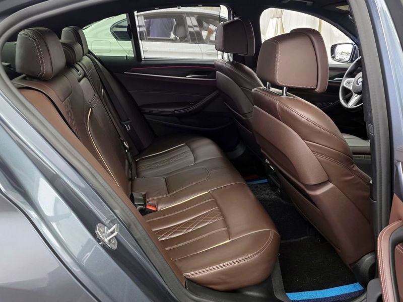 2020 BMW 5 Series 530i M Sport Package Plus photo 12