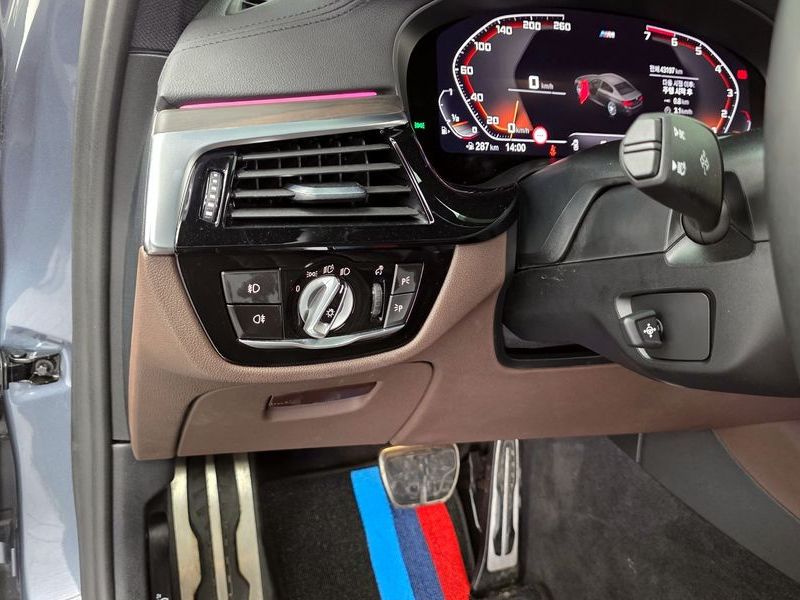 2020 BMW 5 Series 530i M Sport Package Plus photo 16