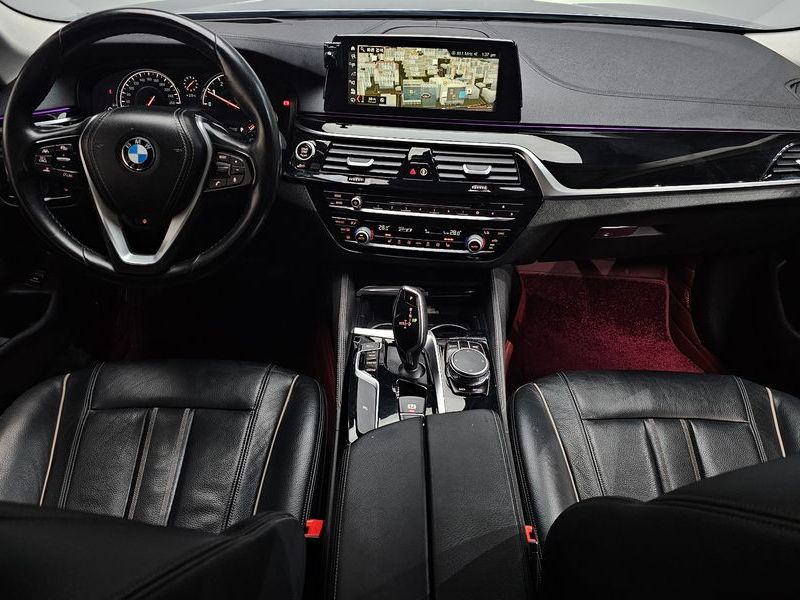 2018 BMW 5 Series 520i Luxury photo 7