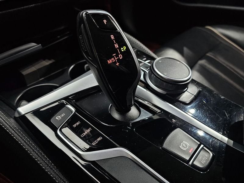 2018 BMW 5 Series 520i Luxury photo 9
