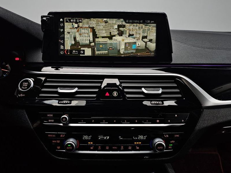 2018 BMW 5 Series 520i Luxury photo 14