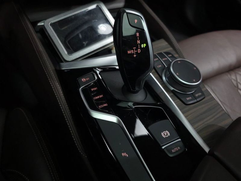 2020 BMW 5 Series 520d xDrive Luxury Plus photo 9