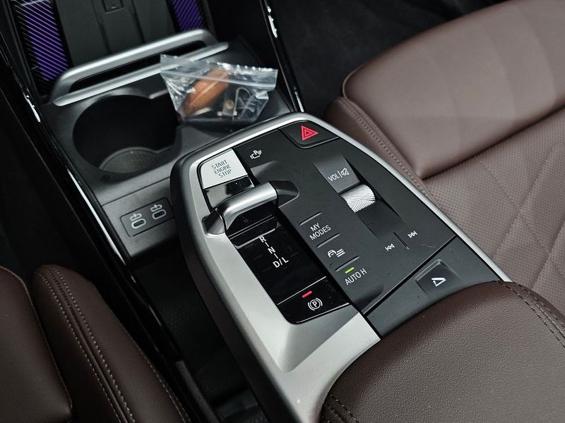 2025 BMW 2 Series 220i M Sport Design photo 9