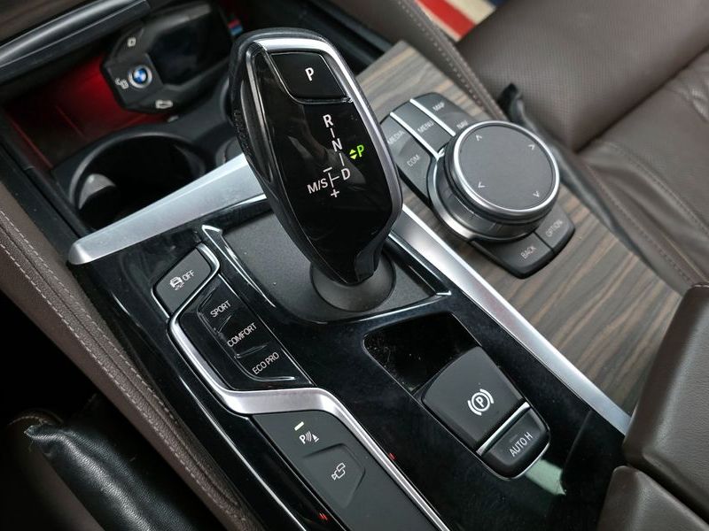 2020 BMW 5 Series 530i M Sport Package Plus photo 9