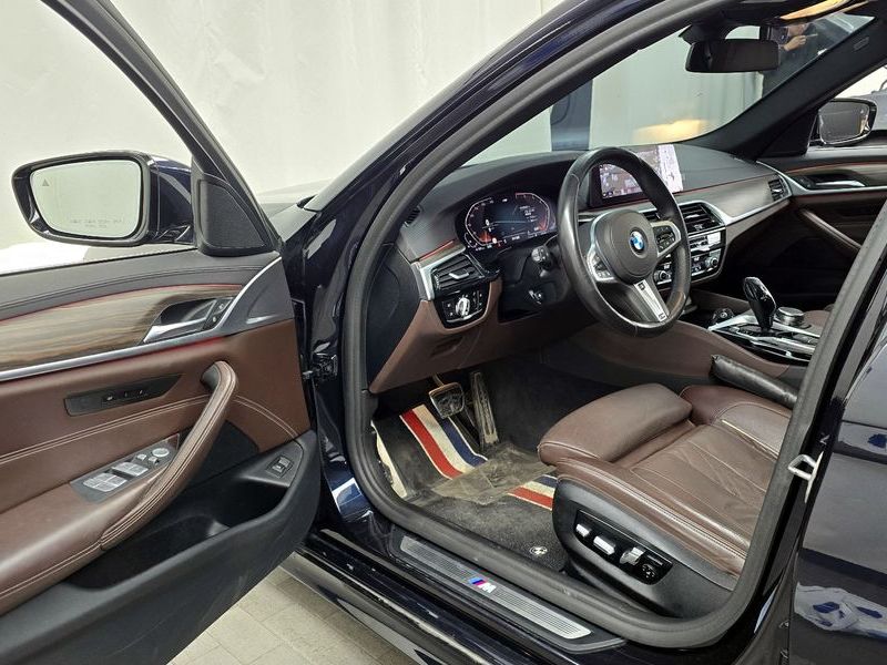 2020 BMW 5 Series 530i M Sport Package Plus photo 10