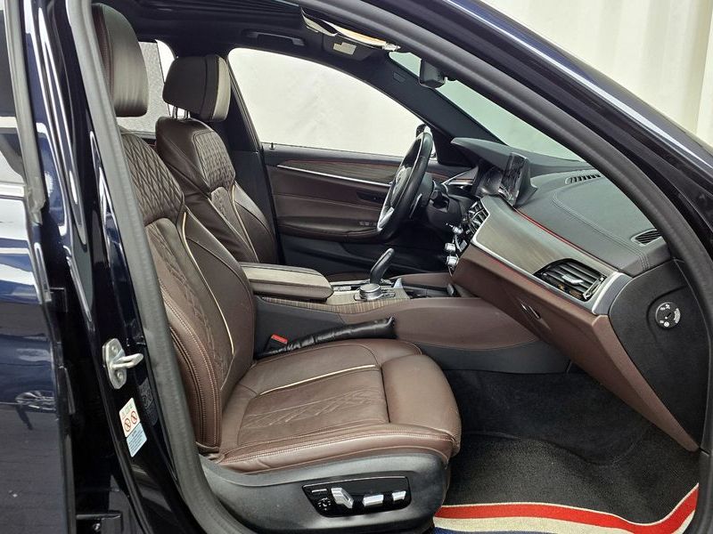 2020 BMW 5 Series 530i M Sport Package Plus photo 11