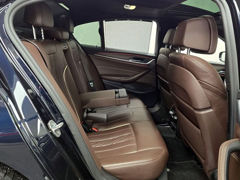 2020 BMW 5 Series 530i M Sport Package Plus photo 12