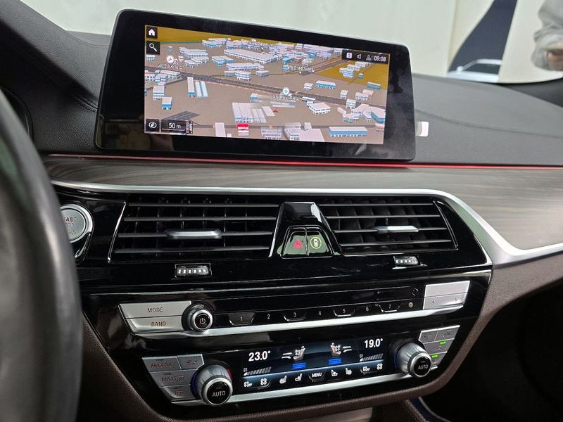 2020 BMW 5 Series 530i M Sport Package Plus photo 14