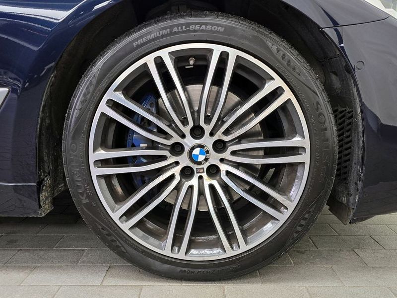 2020 BMW 5 Series 530i M Sport Package Plus photo 21
