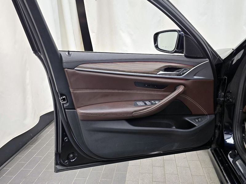 2020 BMW 5 Series 530i M Sport Package Plus photo 24