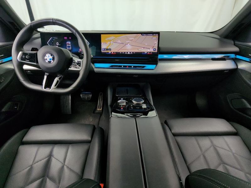 2025 BMW 5 Series 520i M Sport photo 7