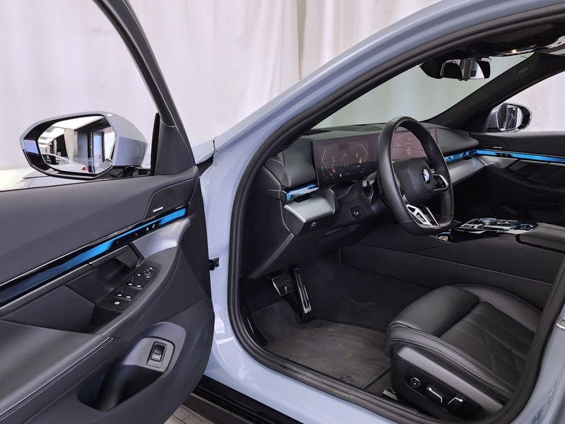 2025 BMW 5 Series 520i M Sport photo 10