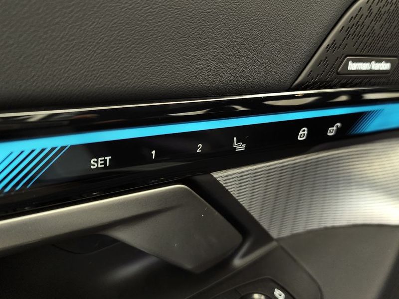 2025 BMW 5 Series 520i M Sport photo 29