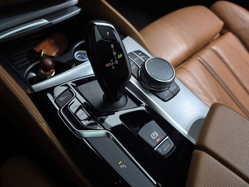 2018 BMW 5 Series 520d M Sport Special Edition photo 9