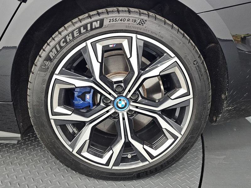 2024 BMW i4 eDrive40 M Sports Pro photo 21