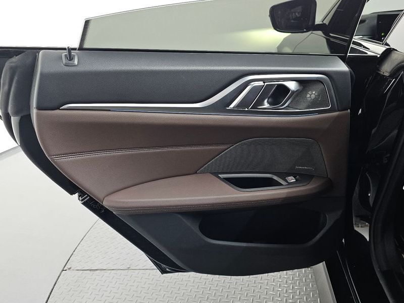 2024 BMW i4 eDrive40 M Sports Pro photo 25