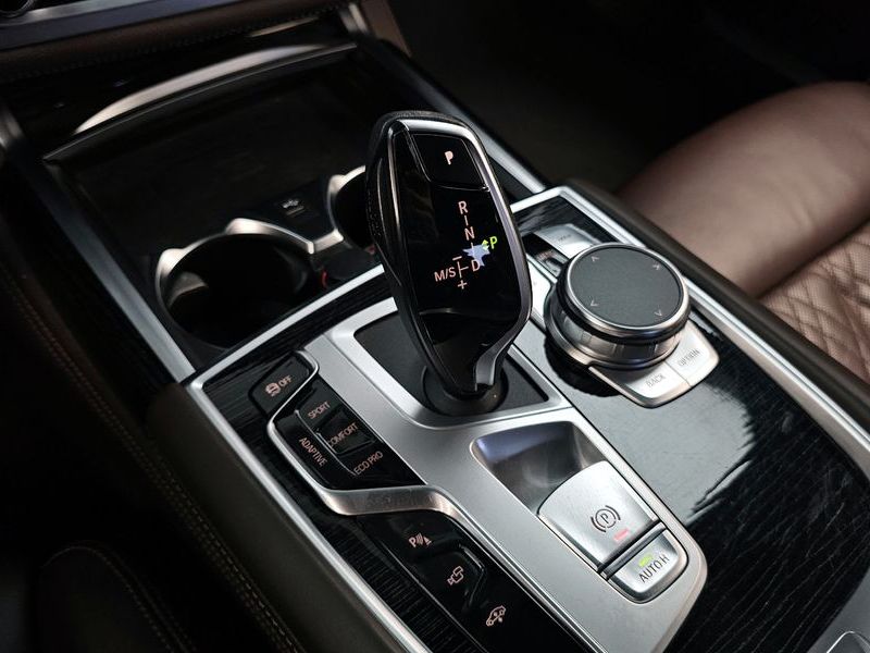 2022 BMW 7 Series 730d xDrive M Sport photo 9